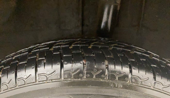 2017 Renault Kwid RXT 0.8, Petrol, Manual, 66,608 km, Left Rear Tyre Tread