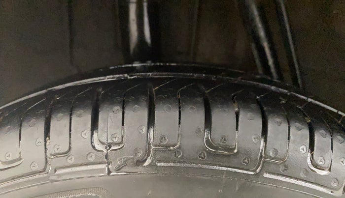 2017 Renault Kwid RXT 0.8, Petrol, Manual, 66,608 km, Right Rear Tyre Tread