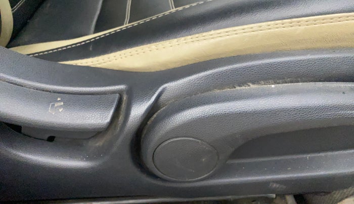 2016 Hyundai Elite i20 ASTA 1.2, Petrol, Manual, 93,895 km, Driver Side Adjustment Panel