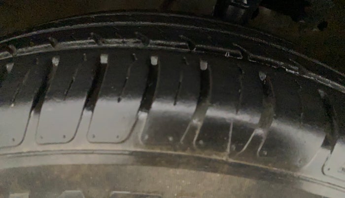 2011 Maruti Ritz VXI, Petrol, Manual, 33,438 km, Right Rear Tyre Tread