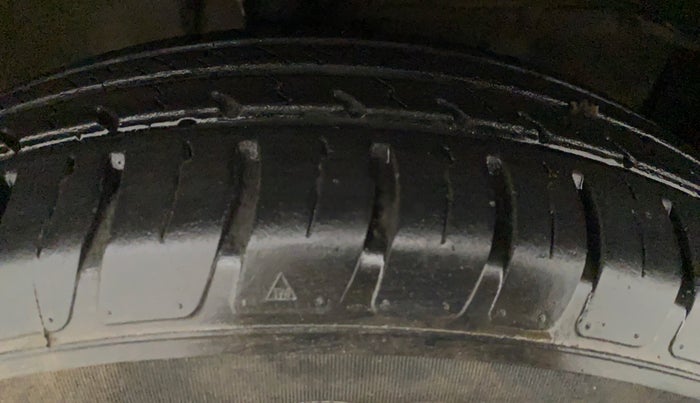 2011 Maruti Ritz VXI, Petrol, Manual, 33,438 km, Right Front Tyre Tread