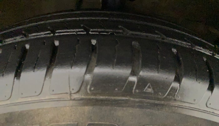 2011 Maruti Ritz VXI, Petrol, Manual, 33,438 km, Left Rear Tyre Tread