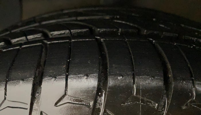 2017 Hyundai Grand i10 SPORTZ (O) AT 1.2 KAPPA VTVT, Petrol, Automatic, 41,385 km, Left Front Tyre Tread