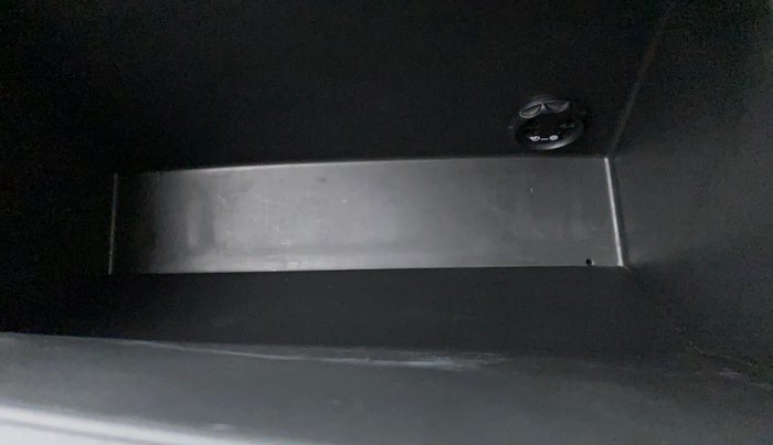 2017 Hyundai Grand i10 SPORTZ (O) AT 1.2 KAPPA VTVT, Petrol, Automatic, 41,385 km, Cooled Glove Box