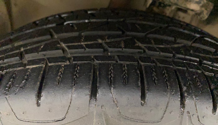 2019 Jeep Compass LIMITED 2.0 DIESEL, Diesel, Manual, 9,346 km, Right Front Tyre Tread
