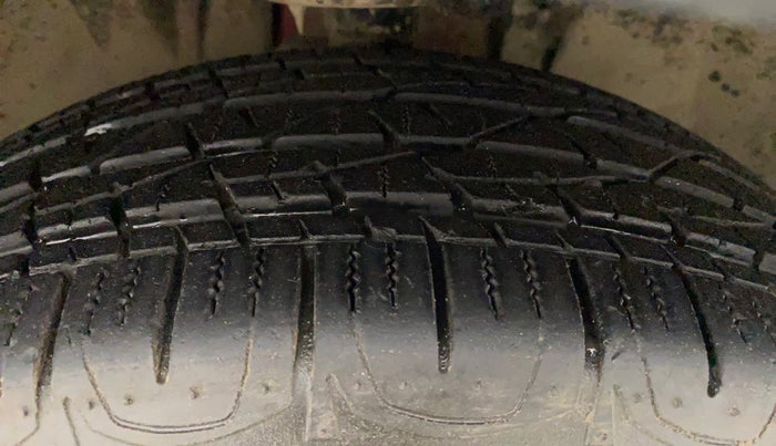 2019 Jeep Compass LIMITED 2.0 DIESEL, Diesel, Manual, 9,346 km, Left Front Tyre Tread