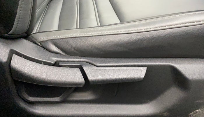2021 Hyundai NEW I20 ASTA 1.2 AT, Petrol, Automatic, 11,069 km, Driver Side Adjustment Panel