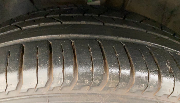 2021 Hyundai NEW I20 ASTA 1.2 AT, Petrol, Automatic, 11,069 km, Left Front Tyre Tread
