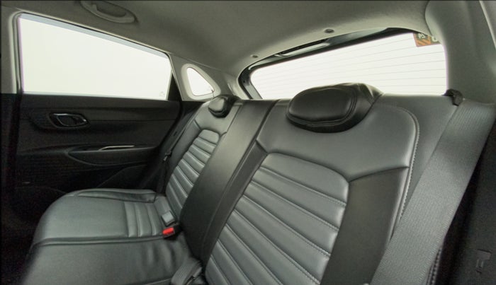 2021 Hyundai NEW I20 ASTA 1.2 AT, Petrol, Automatic, 11,069 km, Right Side Rear Door Cabin