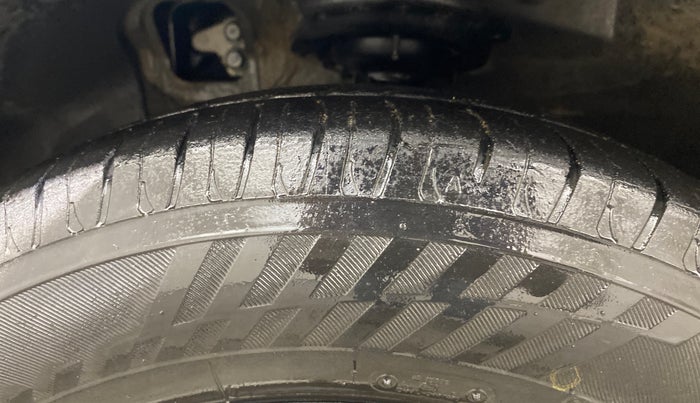 2014 Hyundai Grand i10 SPORTZ 1.2 KAPPA VTVT, Petrol, Manual, 74,156 km, Left Front Tyre Tread