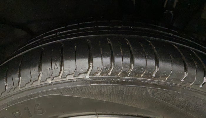 2023 Hyundai NEW I20 ASTA (O) 1.2 IVT, Petrol, Automatic, 9,125 km, Left Rear Tyre Tread