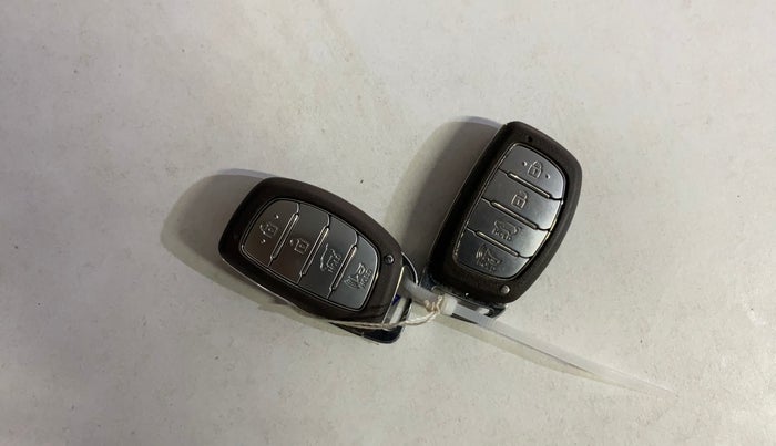 2023 Hyundai NEW I20 ASTA (O) 1.2 IVT, Petrol, Automatic, 9,125 km, Key Close Up