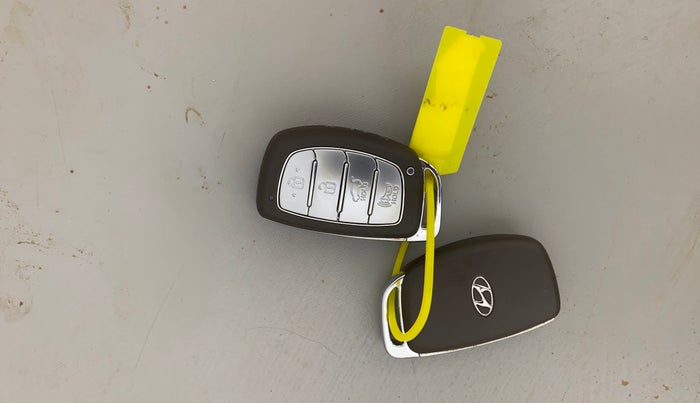 2021 Hyundai NEW I20 Asta 1.0 GDI Turbo IMT, Petrol, Manual, 29,721 km, Key Close Up