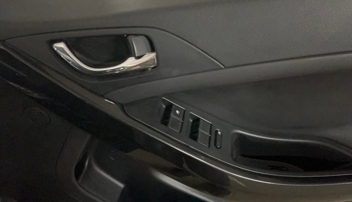 2023 Tata NEXON FEARLESS 1.2 REVOTRON 6 MT DT, Petrol, Manual, 19,601 km, Driver Side Door Panels Control