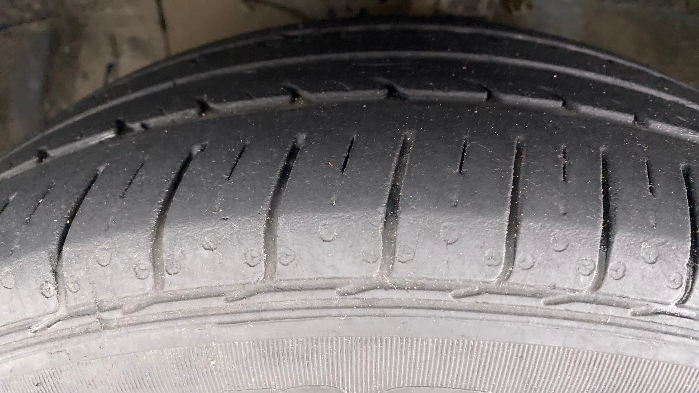 2020 Maruti Ciaz DELTA 1.5 SHVS VVT MT, Petrol, Manual, 40,424 km, Left Front Tyre Tread