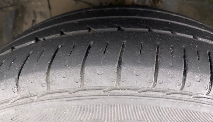 2020 Maruti Ciaz DELTA 1.5 SHVS VVT MT, Petrol, Manual, 40,424 km, Left Front Tyre Tread
