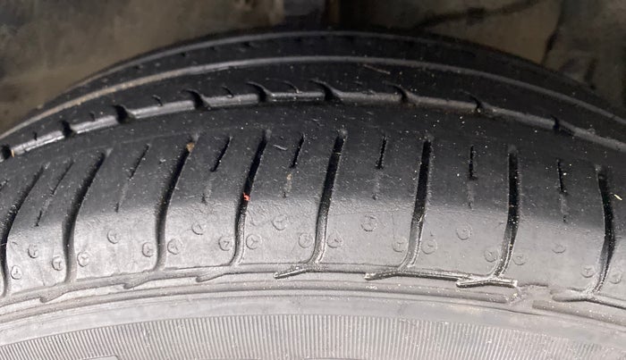 2020 Maruti Ciaz DELTA 1.5 SHVS VVT MT, Petrol, Manual, 40,424 km, Right Front Tyre Tread