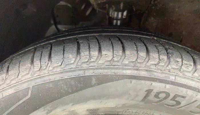 2022 Hyundai NEW I20 ASTA (O) 1.2 MT, Petrol, Manual, 53,181 km, Left Front Tyre Tread