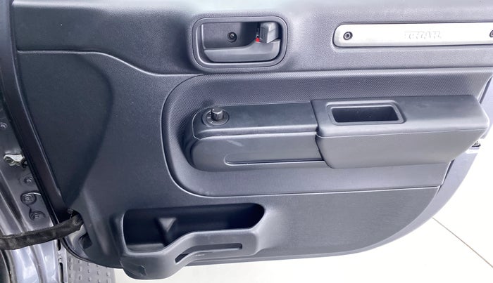 2021 Mahindra Thar LX PETROL HT 4WD AT, Petrol, Automatic, 5,948 km, Driver Side Door Panels Control