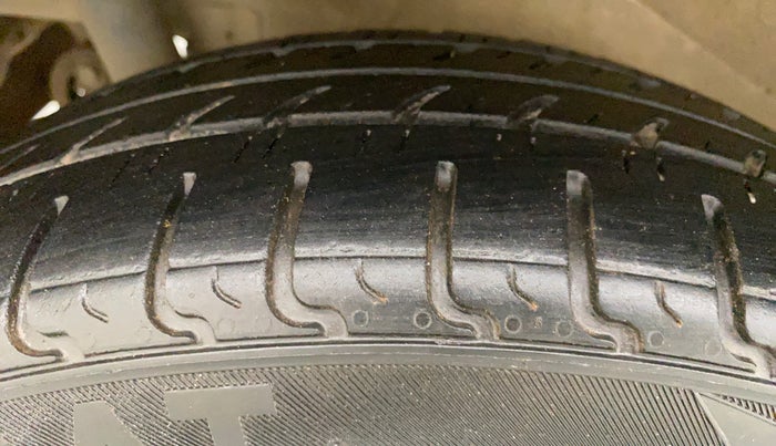 2014 Maruti Wagon R Stingray VXI, Petrol, Manual, 54,124 km, Right Rear Tyre Tread
