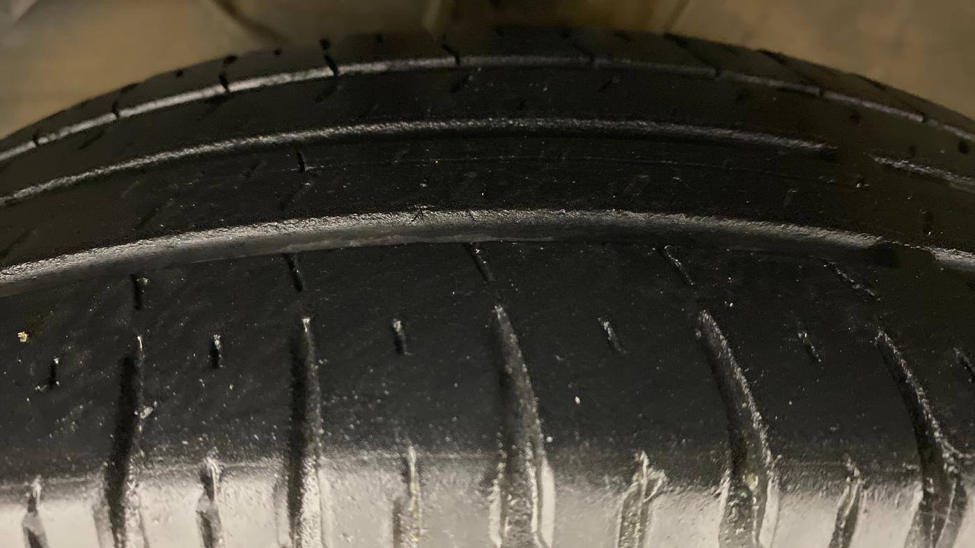 2017 Maruti Dzire VXI AMT, Petrol, Automatic, 46,434 km, Left Front Tyre Tread