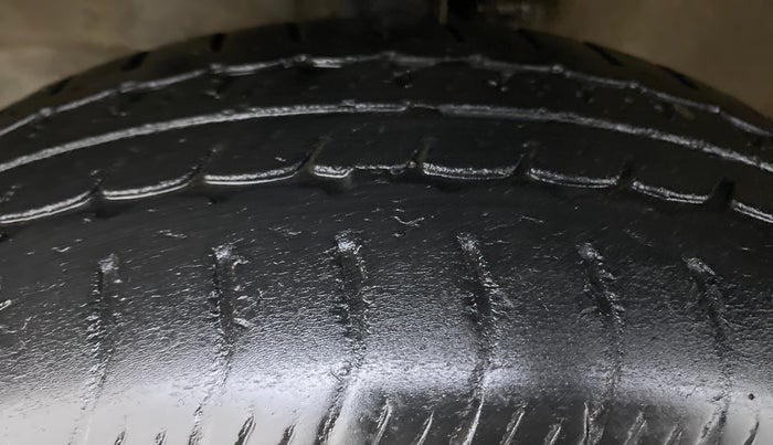 2016 Maruti Wagon R 1.0 VXI, Petrol, Manual, 37,593 km, Left Front Tyre Tread