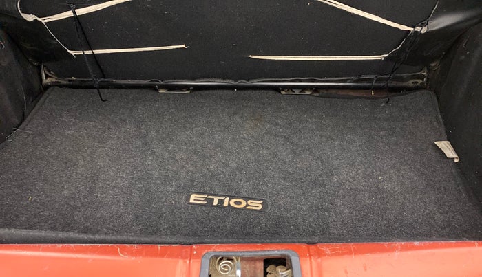 2015 Toyota Etios CROSS 1.2 G, Petrol, Manual, 57,349 km, Boot Inside