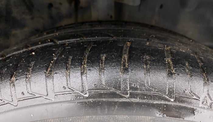 2015 Toyota Etios CROSS 1.2 G, Petrol, Manual, 57,349 km, Right Front Tyre Tread