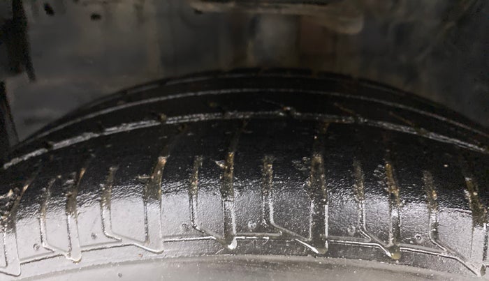 2015 Toyota Etios CROSS 1.2 G, Petrol, Manual, 57,349 km, Left Front Tyre Tread