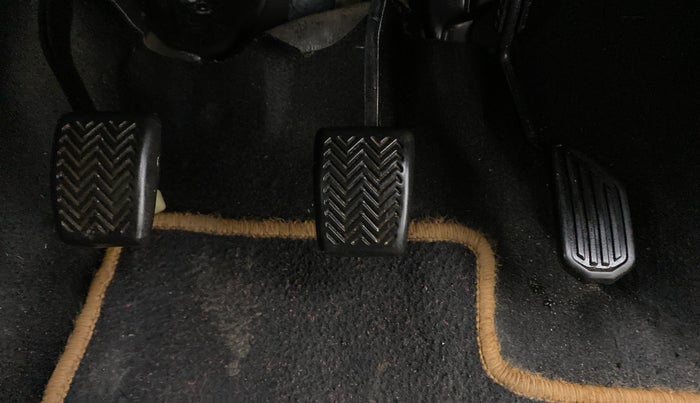 2015 Toyota Etios CROSS 1.2 G, Petrol, Manual, 57,349 km, Pedals