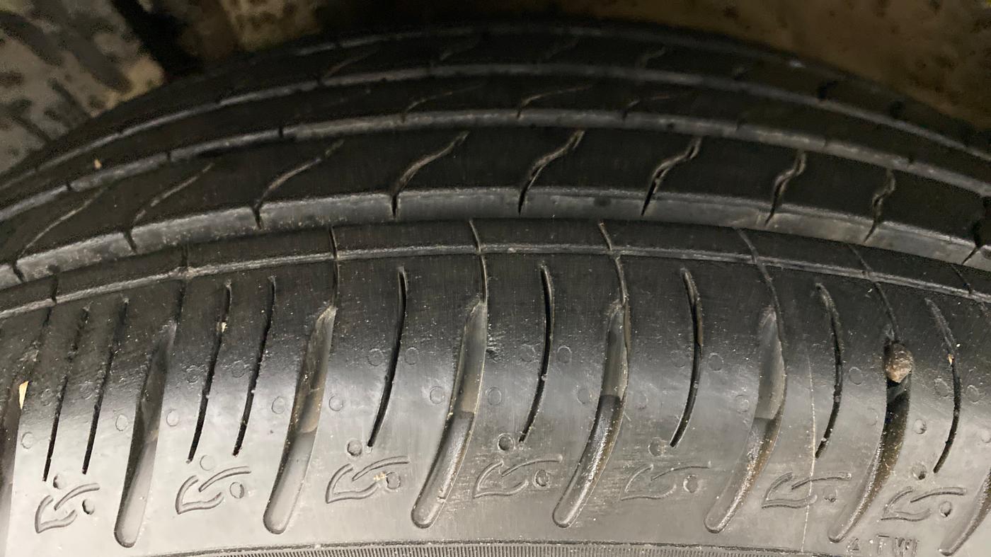 2020 KIA SONET GTX PLUS DCT 1.0, Petrol, Automatic, 6,269 km, Left Front Tyre Tread