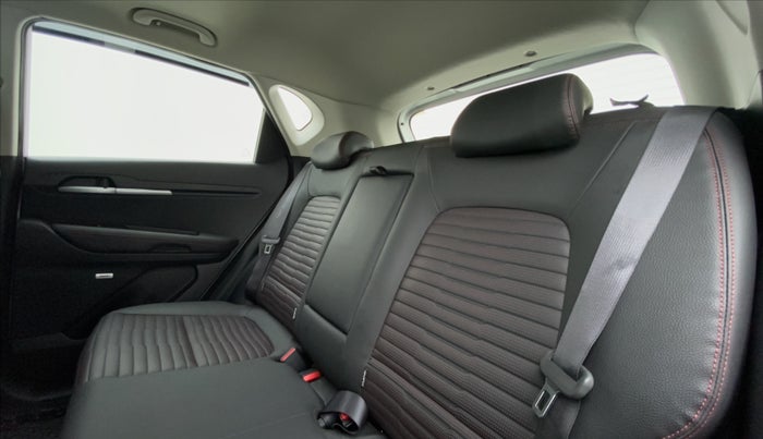 2020 KIA SONET GTX PLUS DCT 1.0, Petrol, Automatic, 6,269 km, Right Side Rear Door Cabin