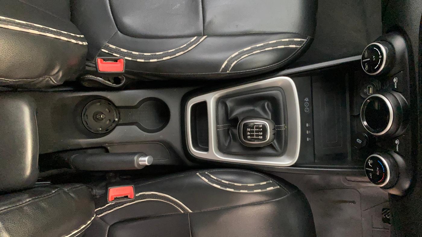 2019 Hyundai VENUE SX 1.0 (O) TURBO, Petrol, Manual, 72,549 km, Gear Lever