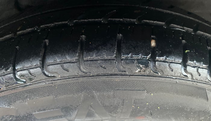 2013 Hyundai i10 MAGNA 1.2, Petrol, Manual, 82,749 km, Left Rear Tyre Tread