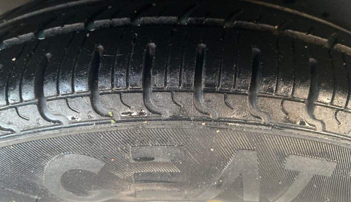 2013 Hyundai i10 MAGNA 1.2, Petrol, Manual, 82,749 km, Right Rear Tyre Tread