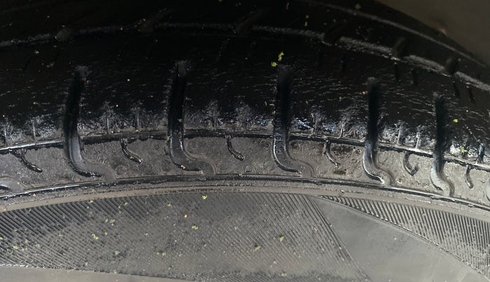 2013 Hyundai i10 MAGNA 1.2, Petrol, Manual, 82,749 km, Left Front Tyre Tread