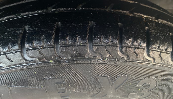 2013 Hyundai i10 MAGNA 1.2, Petrol, Manual, 82,749 km, Right Front Tyre Tread