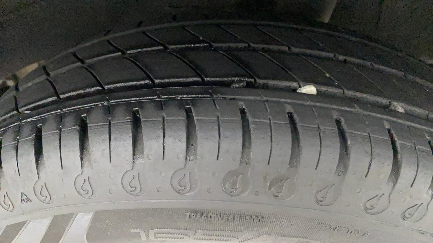 2022 Renault Kwid RXT 1.0 AMT, Petrol, Automatic, 10,502 km, Left Rear Tyre Tread