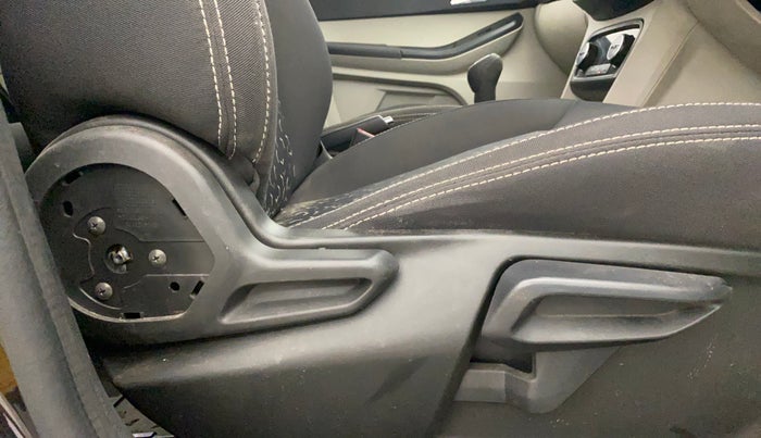 2022 Tata Tiago XZ PLUS CNG, CNG, Manual, 34,427 km, Driver Side Adjustment Panel