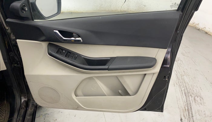 2022 Tata Tiago XZ PLUS CNG, CNG, Manual, 34,427 km, Driver Side Door Panels Control