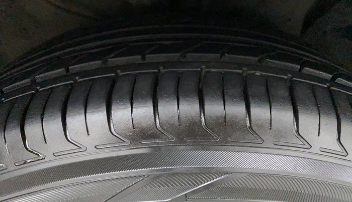 2016 Hyundai Creta 1.6 SX PLUS AUTO PETROL, Petrol, Automatic, 68,103 km, Right Front Tyre Tread