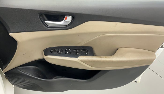 2017 Hyundai Verna 1.6 VTVT SX (O) AT, Petrol, Automatic, 45,879 km, Driver Side Door Panels Control