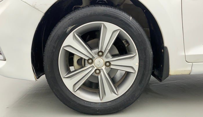 2017 Hyundai Verna 1.6 VTVT SX (O) AT, Petrol, Automatic, 45,879 km, Left Front Wheel