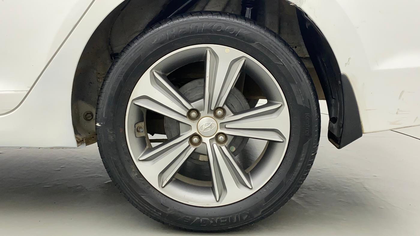 2017 Hyundai Verna 1.6 VTVT SX (O) AT, Petrol, Automatic, 45,879 km, Left Rear Wheel