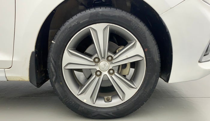 2017 Hyundai Verna 1.6 VTVT SX (O) AT, Petrol, Automatic, 45,879 km, Right Front Wheel