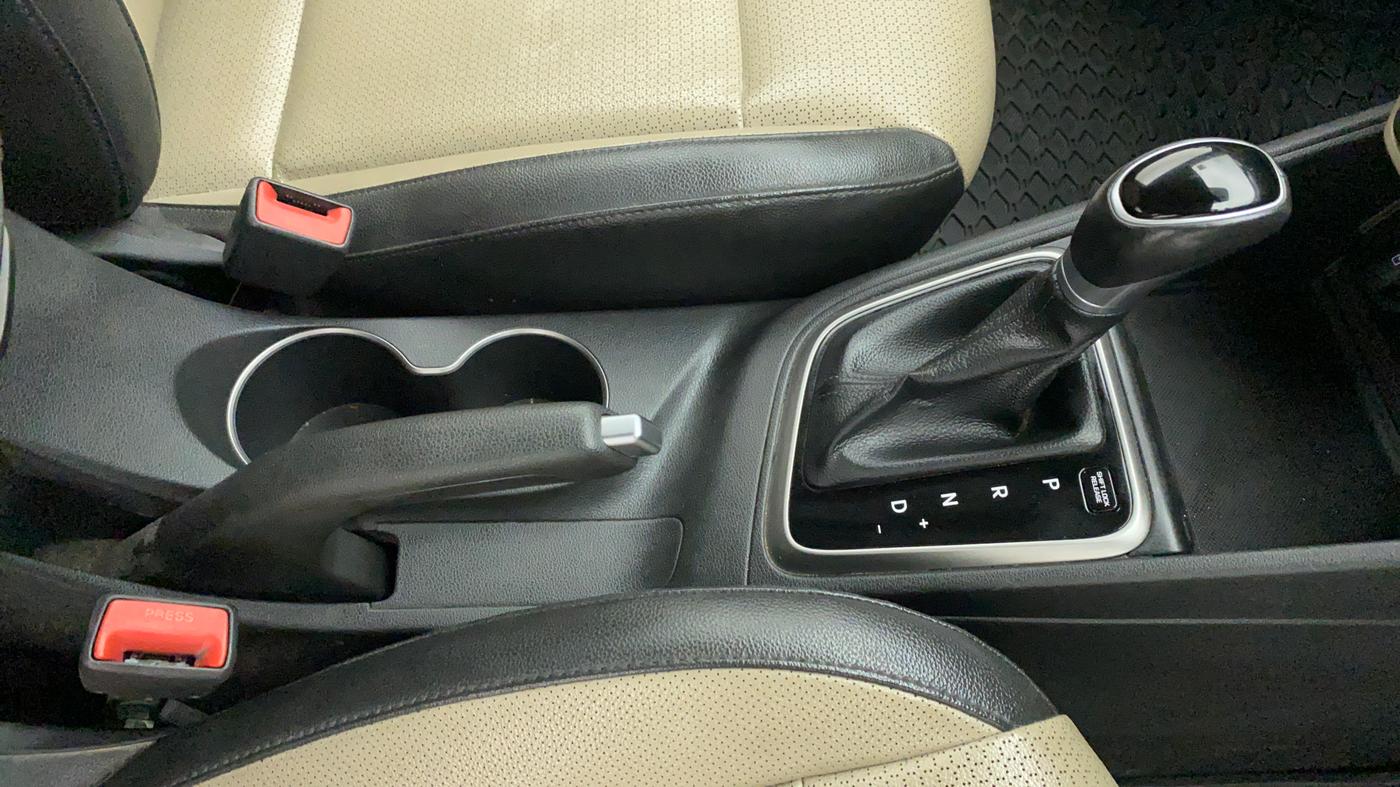 2017 Hyundai Verna 1.6 VTVT SX (O) AT, Petrol, Automatic, 45,879 km, Gear Lever