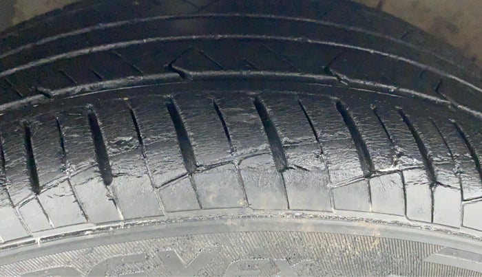 2017 Hyundai Verna 1.6 VTVT SX (O) AT, Petrol, Automatic, 45,879 km, Left Front Tyre Tread