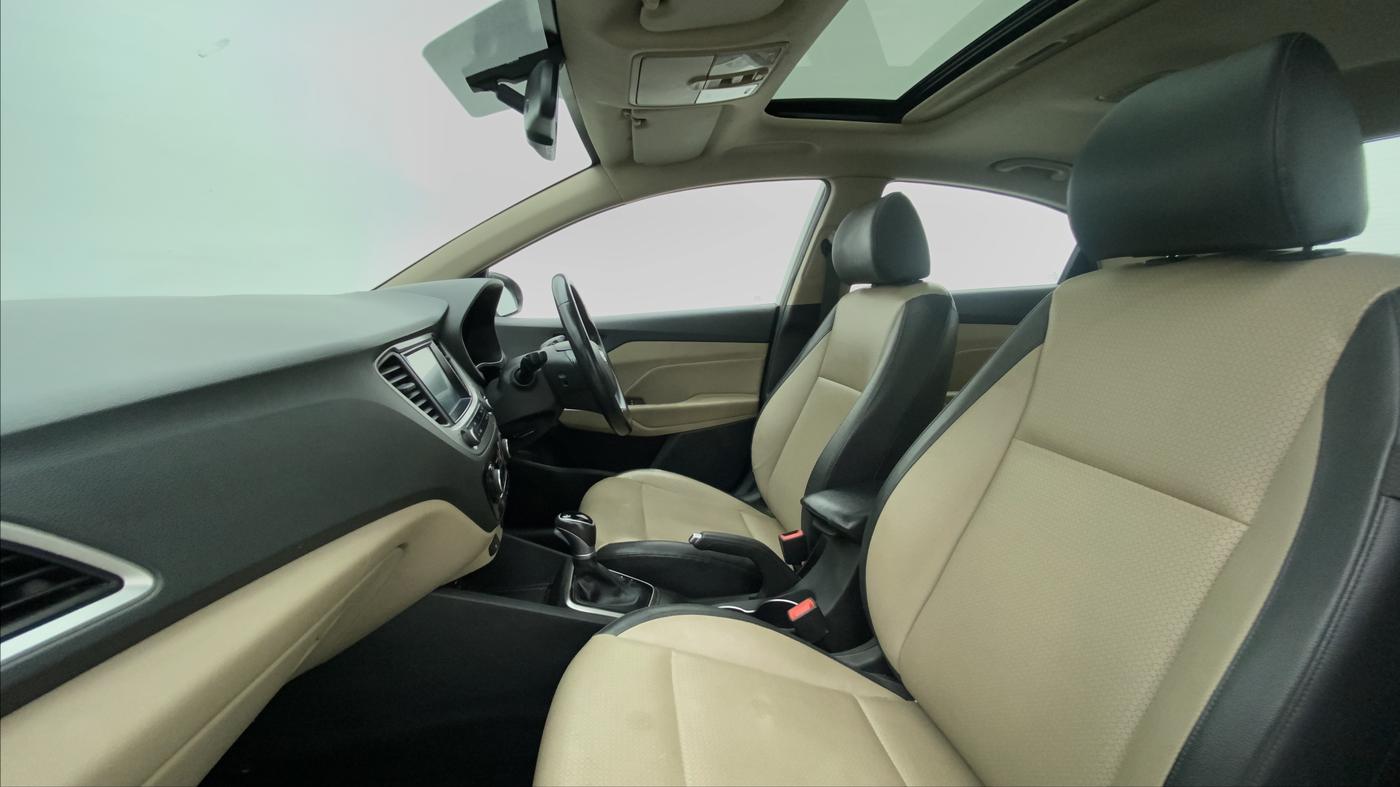 2017 Hyundai Verna 1.6 VTVT SX (O) AT, Petrol, Automatic, 45,879 km, Right Side Front Door Cabin