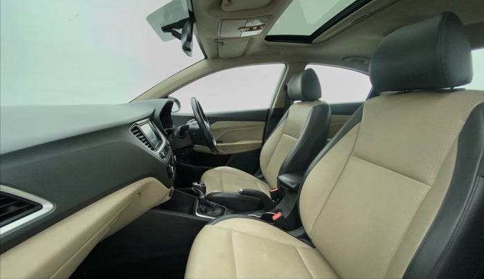2017 Hyundai Verna 1.6 VTVT SX (O) AT, Petrol, Automatic, 45,879 km, Right Side Front Door Cabin