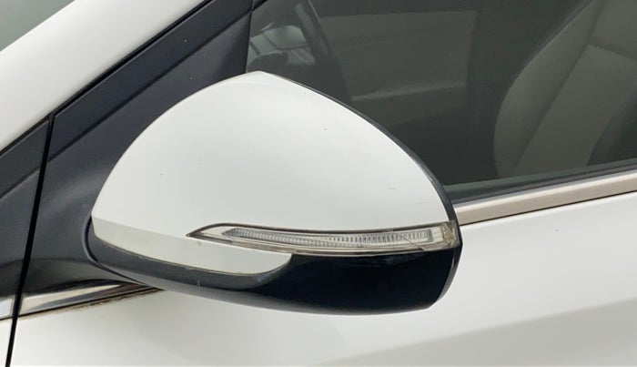 2017 Hyundai Verna 1.6 VTVT SX (O) AT, Petrol, Automatic, 45,879 km, Left rear-view mirror - Indicator light has minor damage